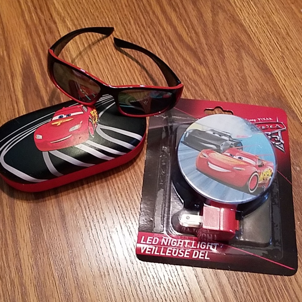 DisneyPixer/Cars Sunglasses an case-lednight light
